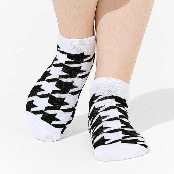 ❤️NWT VINTAGE TORRID 5 PAIRS WIDE SOCKS - CHRISTMAS SOCKS - SKULLS STARS WIDE WW - Picture 3 of 11